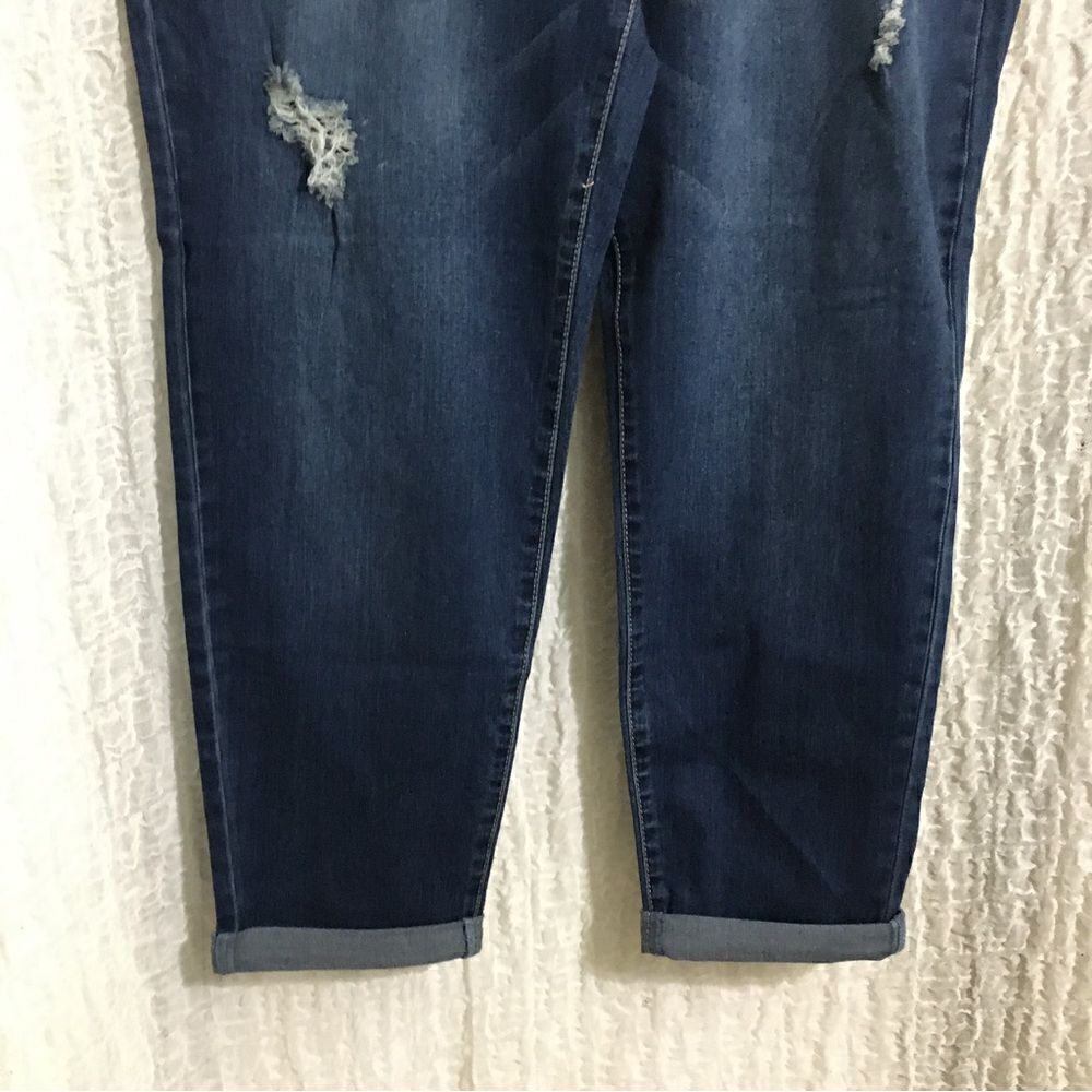 Avenue Skinny Distressed Jeans Size 22 *Wrong Inside Tag - Picture 3 of 9